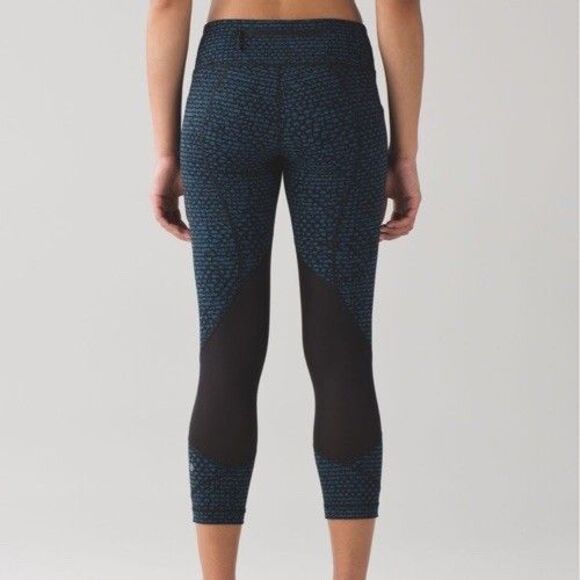 Lululemon Size 4 Pace Rival Crop Leggings 19" Printed Blue - Picture 1 of 7